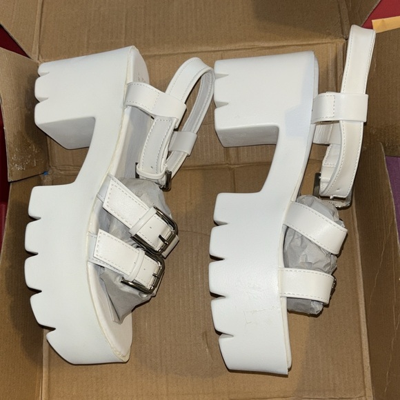 ReadySalted Women's Cleated Chunky‎ Platform Sandals White Size 7 - Picture 1 of 6
